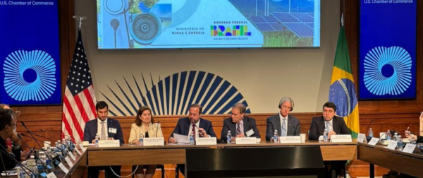 Silveira fala em ampliar parcerias público-privadas entre Brasil e EUA para renováveis