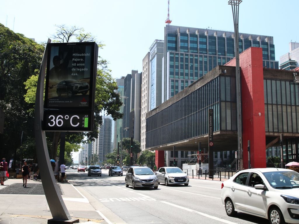 Termômetro de rua em São Paulo marca 36ºC