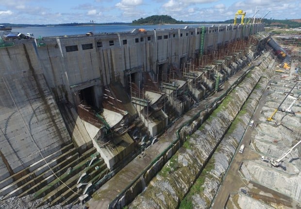 Obras da barragem da usina de Belo Monte