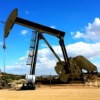 Bomba de petróleo onshore. Petrobras retoma perfuração de poços em terra na Bahia | Foto: Pixabay