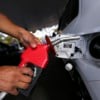 Abastecimento de veículo em posto de combustível