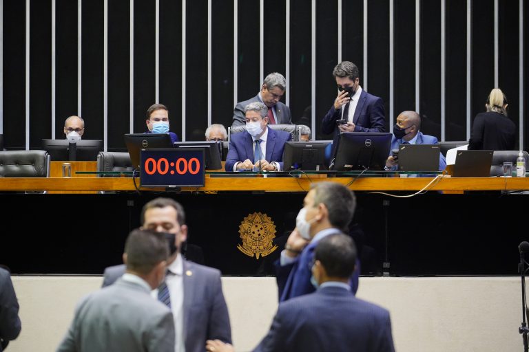 Câmara adia para quarta votação do parecer do PL 1917 sobre modernização do setor Câmara adia para quarta votação do parecer do PL 1917 sobre modernização do setor
