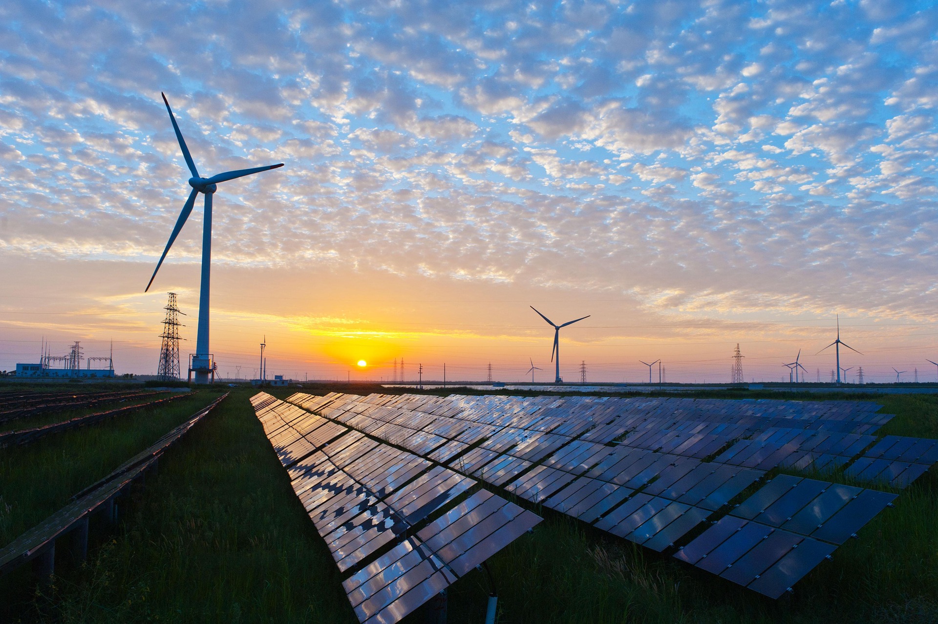 Paineis solares e aerogeradores