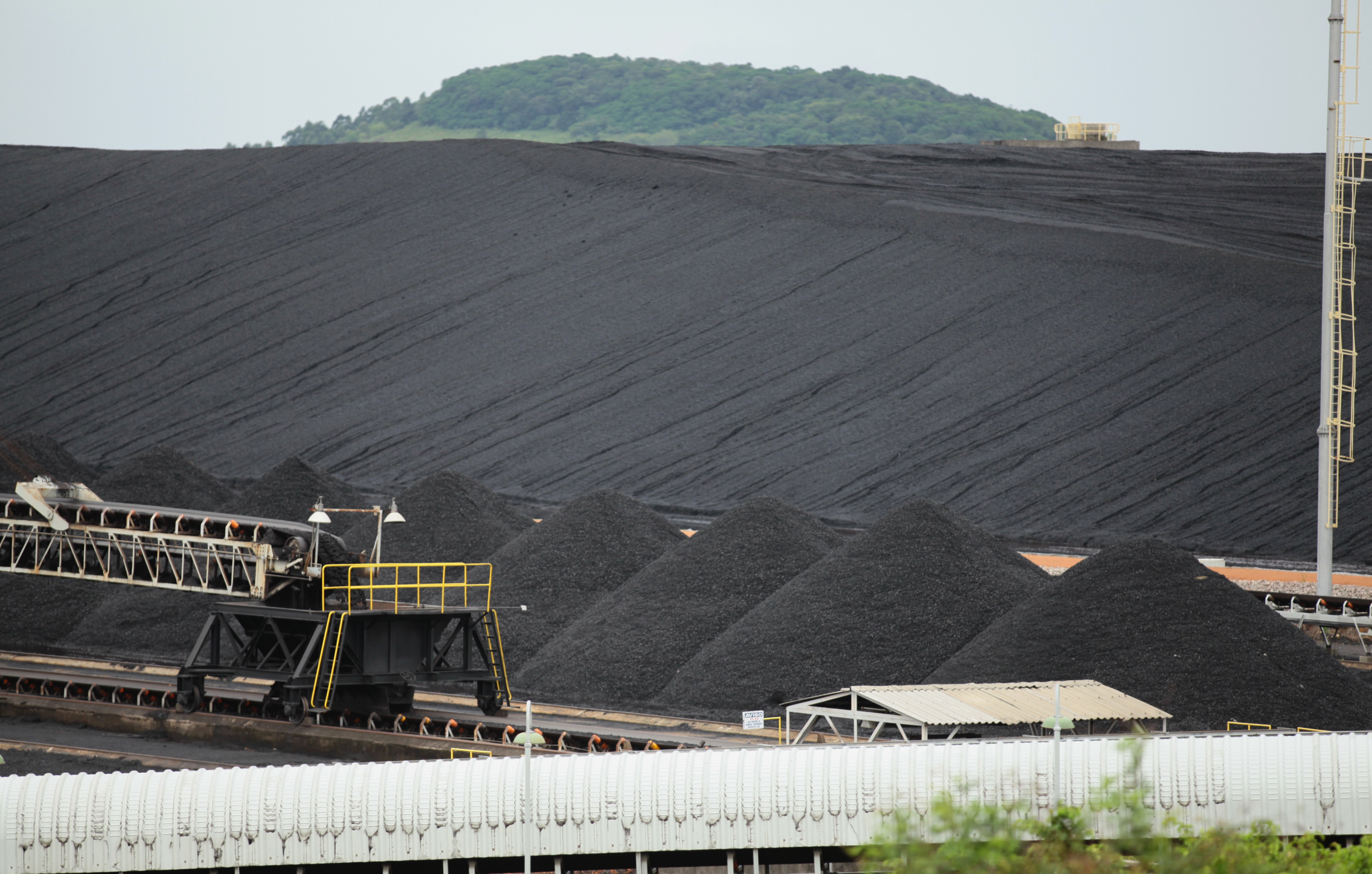 Estoque de Carvão da UTE Jorge Lacerda, da Diamante Energia - Crédito: Agência Alesc