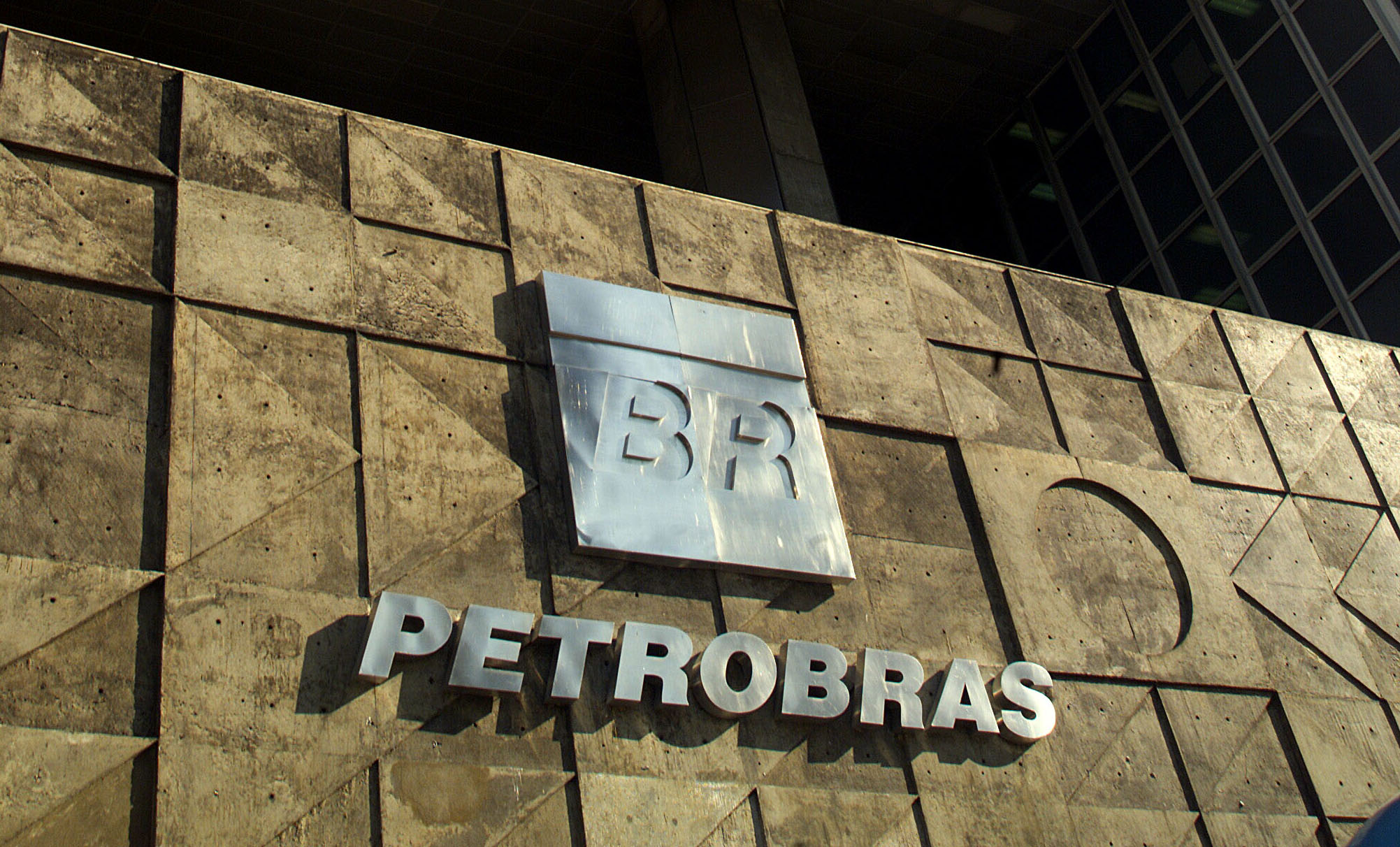Petrobras assina acordo de R$ 600 milhões com ANP