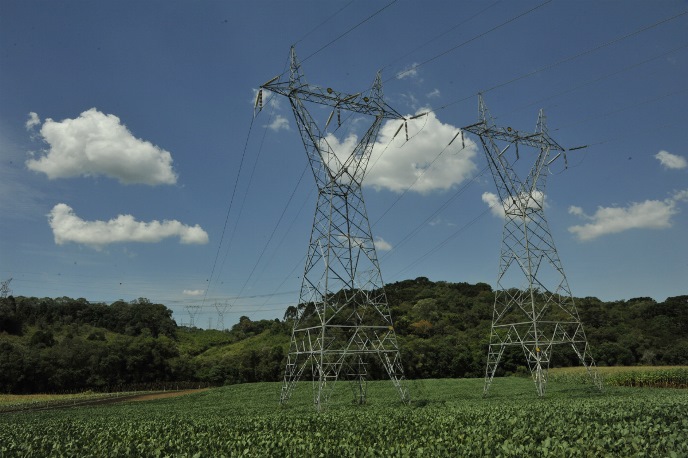 MME aprova incentivos fiscais de 300 MW de projetos solares e novas linhas de transmissão