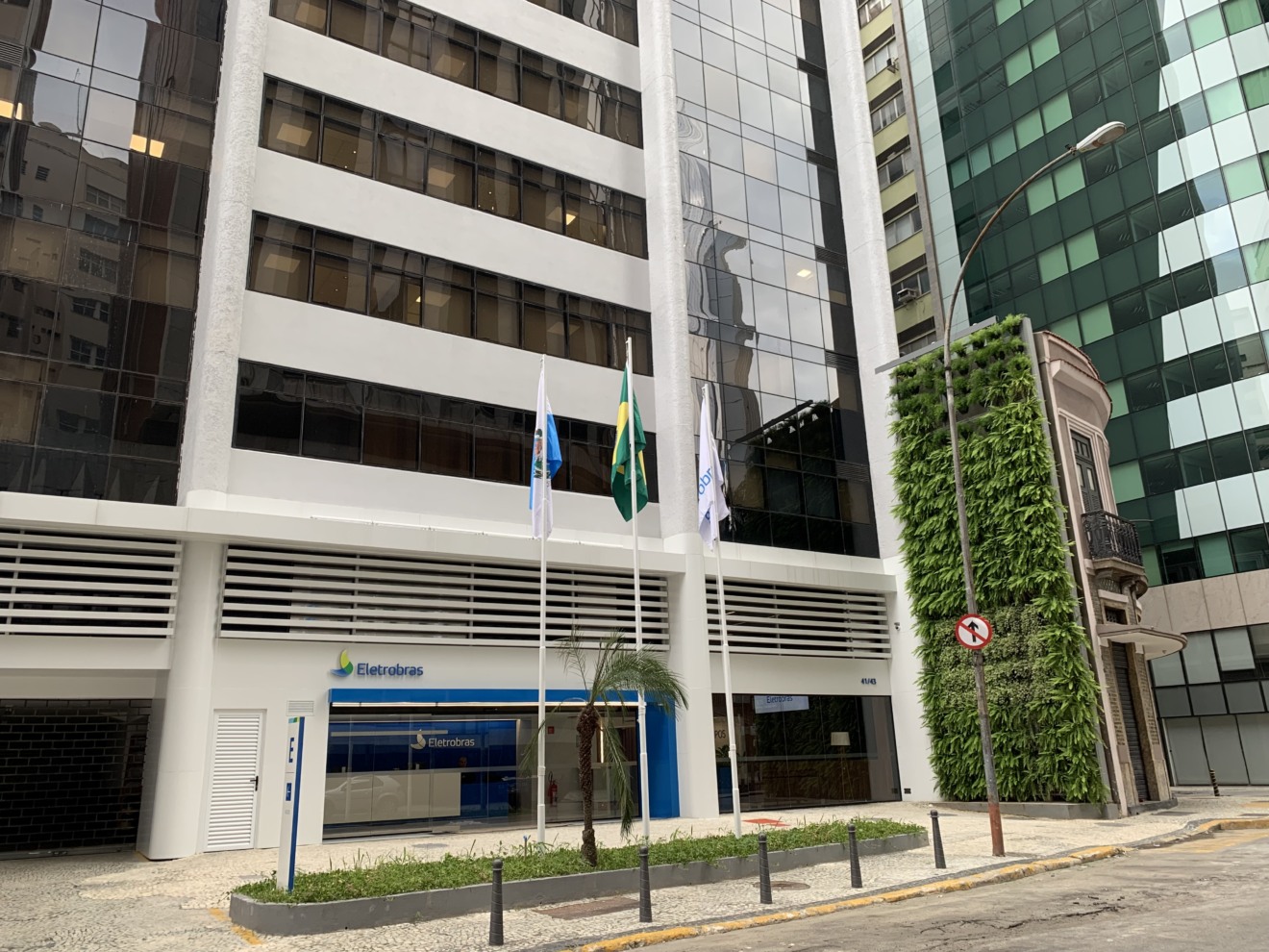 Funcionários da Eletrobras fazem manifestação contra privatização e se reúnem com Limp