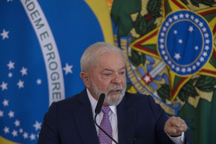 Lula retira ações da Eletrobras do programa nacional de desestatização