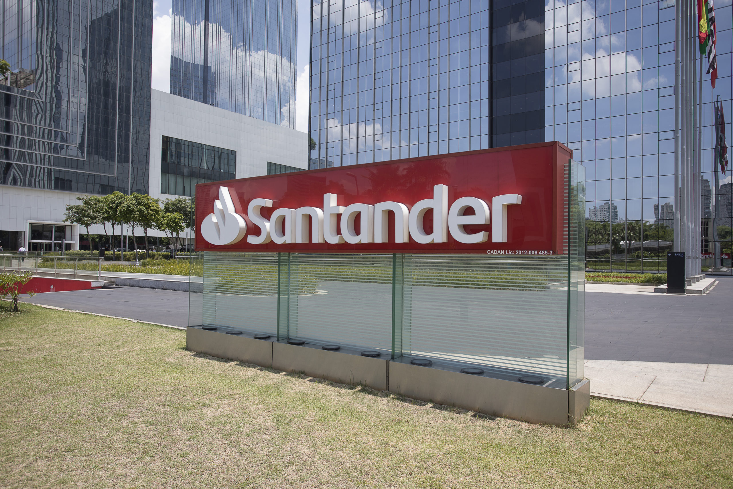 Cade aprova compra de gestora da América Energia pelo Santander