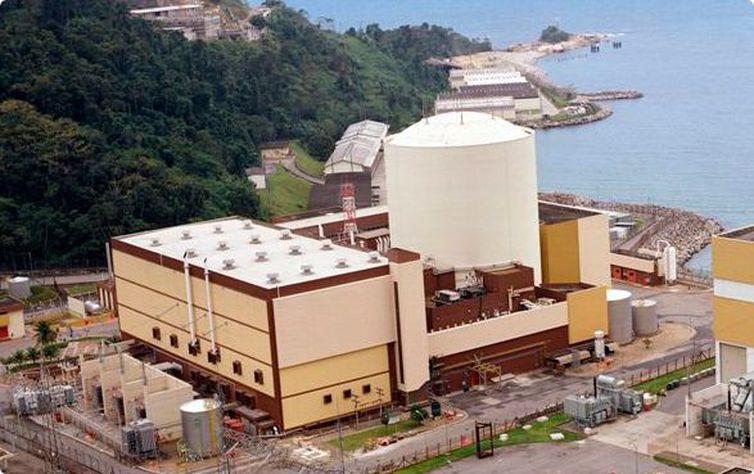 Central Nuclear Almirante Álvaro Alberto (Angra 1), situada no município de Angra dos Reis, Rio de Janeiro.