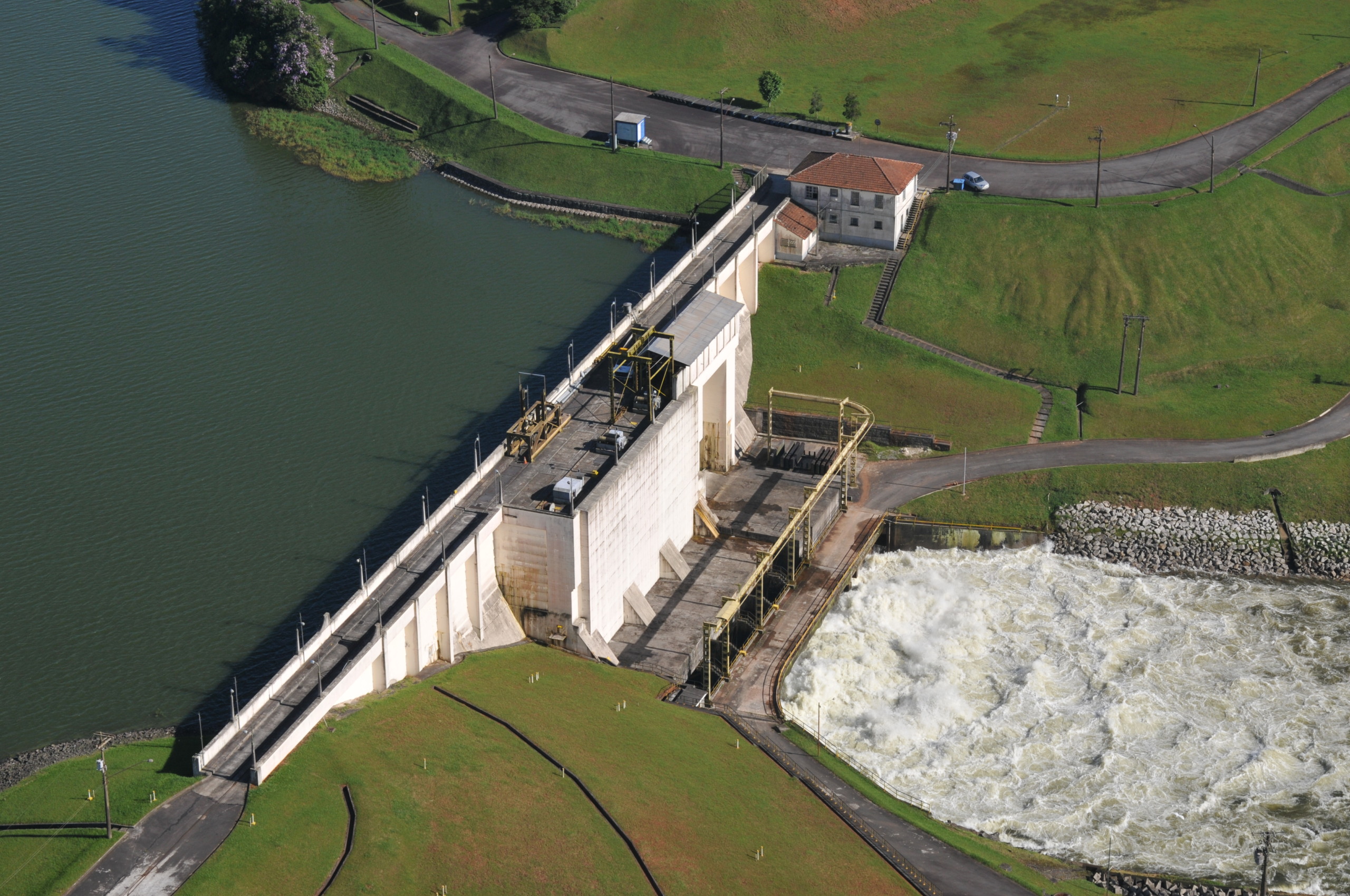 Altas temperaturas nas capitais do Sudeste/Centro-Oeste reduzem desaceleração da carga no SIN