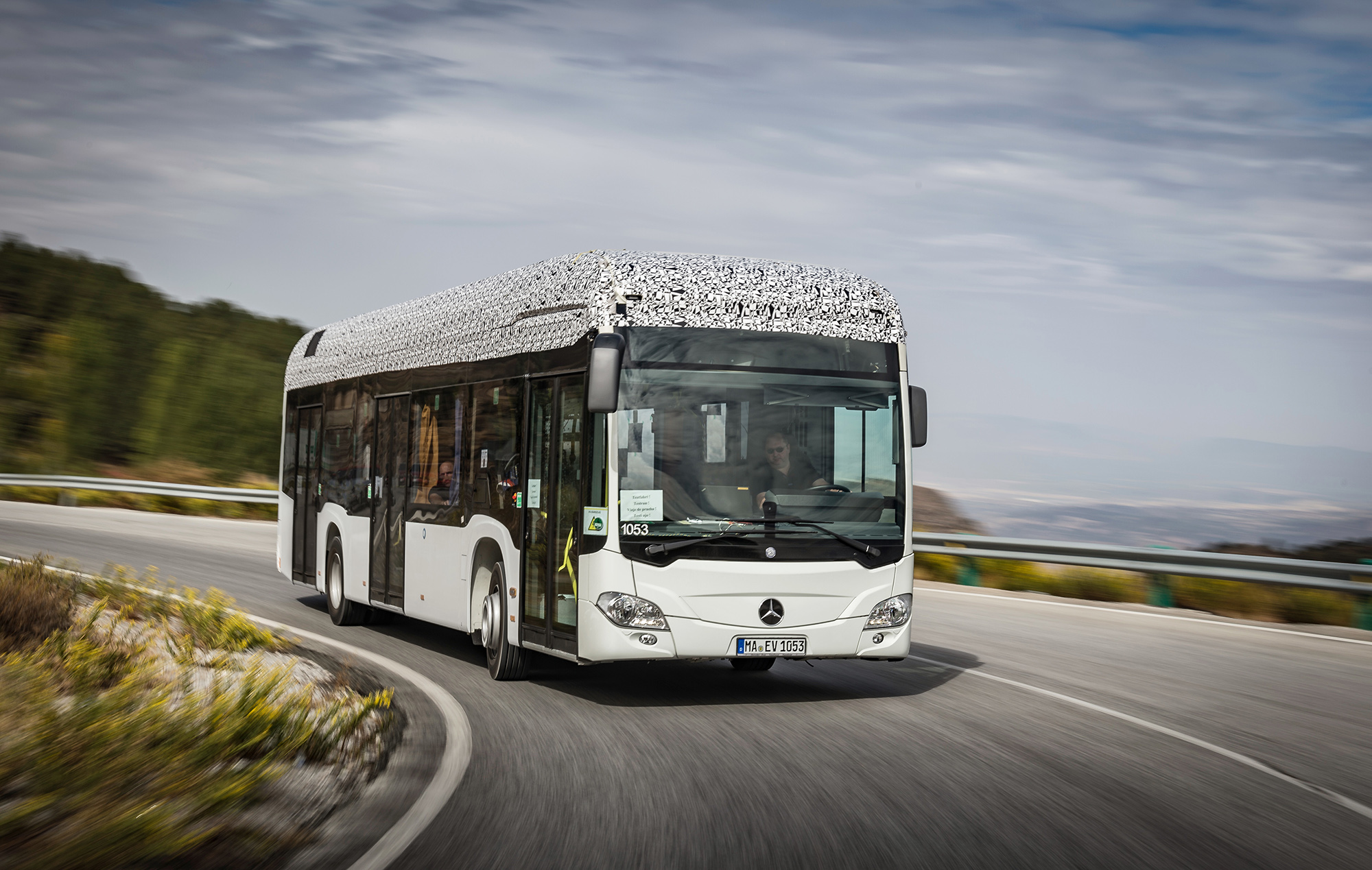 Der Citaro mit vollelektrischem Antrieb durchläuft zurzeit den gleichen umfangreichen Test- und Erprobungszyklus wie jeder andere Omnibus von Mercedes-Benz. Prototypen haben zum Beispiel erfolgreich eine erste Wintererprobung bei eisigen Temperaturen am Polarkreis und eine Sommererprobung in der Hitze der spanischen Sierra Nevada absolviert. The Citaro with all-electric drive is currently being put through the same […]