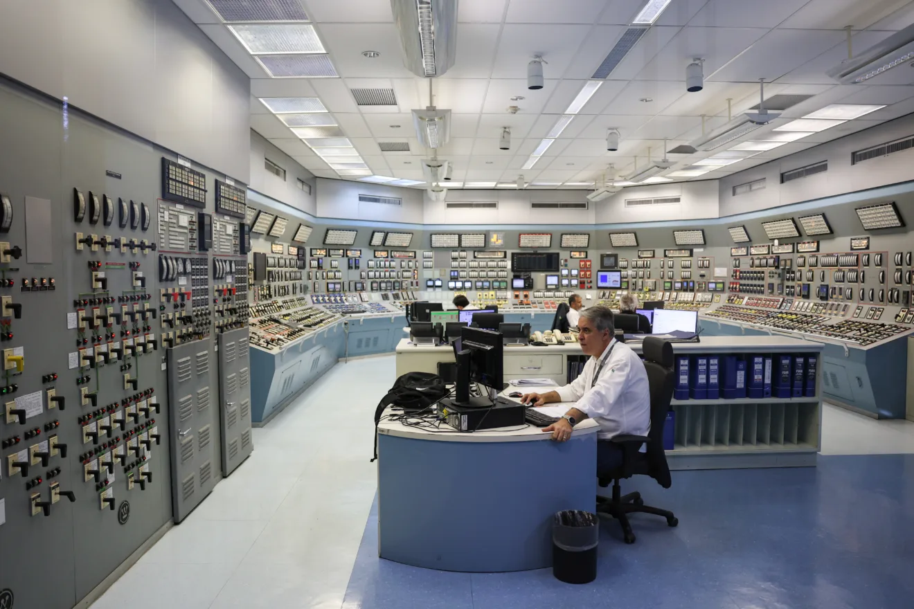 Sala de controle de Angra 1 na Central Nuclear Almirante Álvaro Alberto (CNAAA), em Angra dos Reis, no Rio de Janeiro - Crédito: Tomaz Silva/Agência Brasil