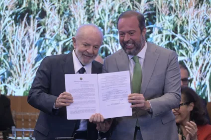 Lula e Silveira no lançamento da Política Nacional da Transição Energética (PNTE)