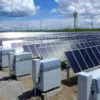 sistemas de armazenamento de energia em bateria BESS com sistemas solares fotovoltaicos_Credito Alamon