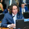 À bancada, em pronunciamento, relator do PL 528/2020, senador Veneziano Vital do Rêgo (MDB-PB).