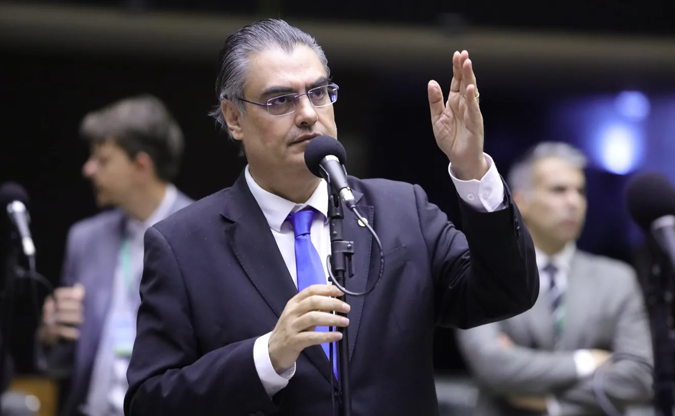 Deputado Lafayette de Andrada (Republicanos-MG) durante votação de propostas na Câmara em setembro de 2024.