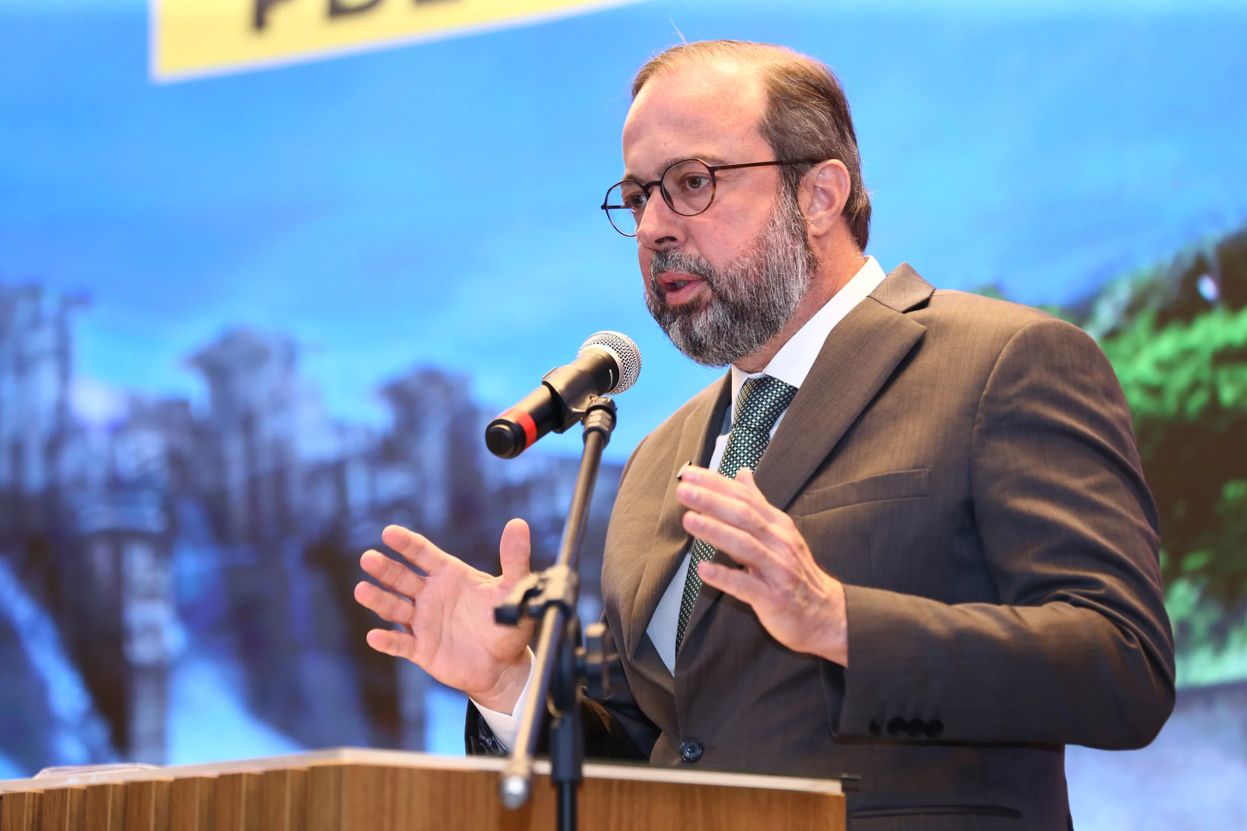 Ministro Alexandre Silveira discursa no lançamento do PDE 2024