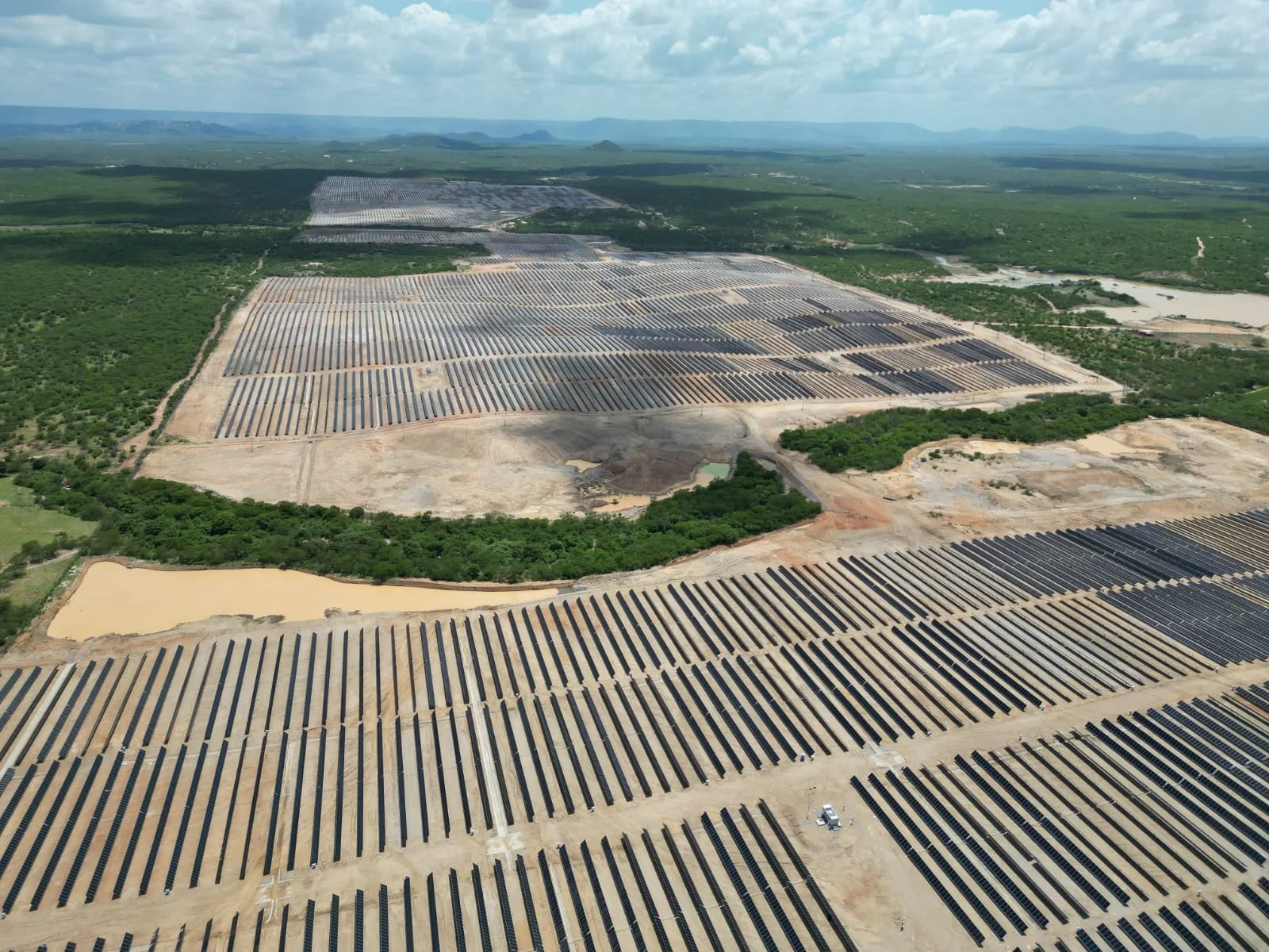 Solares do projeto Dunamis - parceria entre Raízen e Mercedes