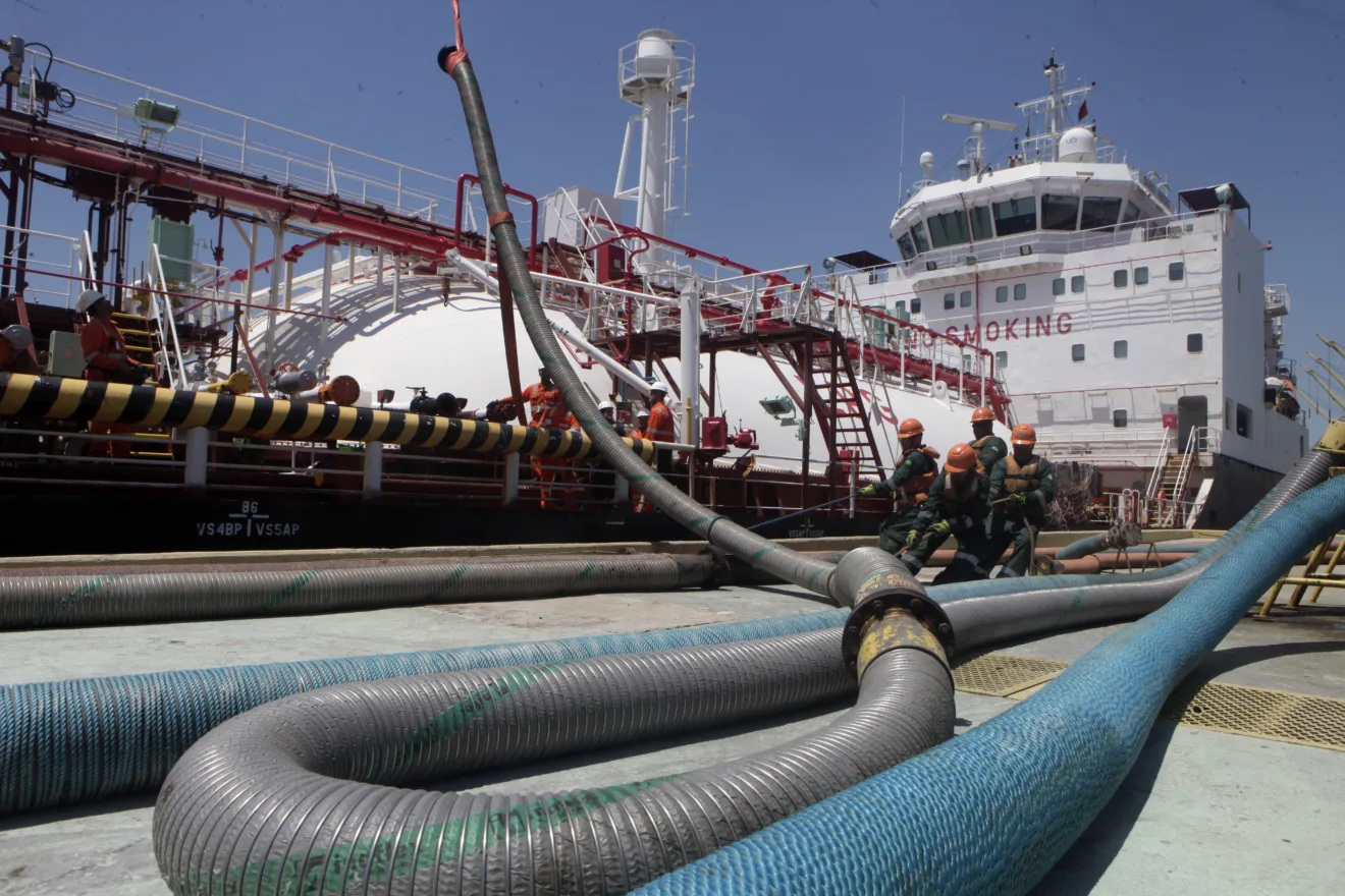 Abastecimento de navio com bunker com conteúdo renovável.