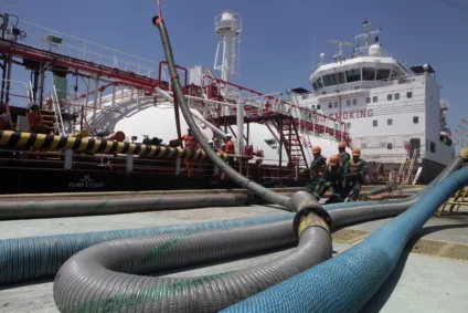 Abastecimento de navio com bunker com conteúdo renovável.