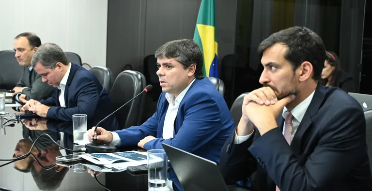 Secretários do Ministério de Minas e Energia participam de reunião do CMSE de março de 2025