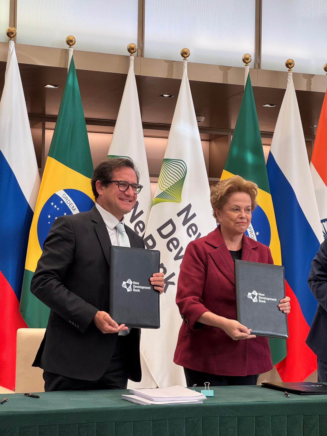 Gustavo Estrella, presidente da CPFL Energia, e Dilma Rousseff, presidente do NDB. Divulgação