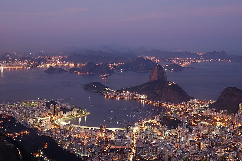 Vista da enseada de Botafogo à noite. Rio de Janeiro, Brasil