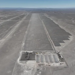 Banco de baterias com capacidade de 200 MW foi instalado ao lado de usina solar no Chile