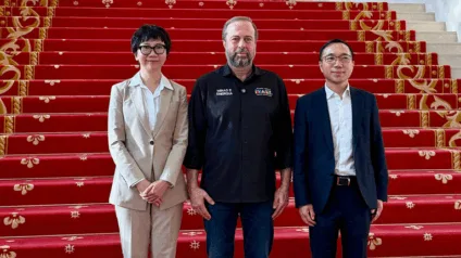 Alexandre Silveira em visita à Huawei, na China. | Foto: Divulgação MME