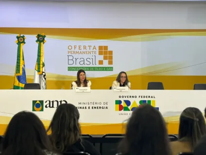 Patrícia Baran, diretora-geral interina, e diretora Symone Araújo, da Aneel.