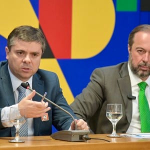 Gentil Nogueira e Alexandre Silveira em Coletiva de imprensa - Renovação antecipada das distribuidoras de energia elétrica. (20/06/2024) - Foto: Ricardo Botelho/MME