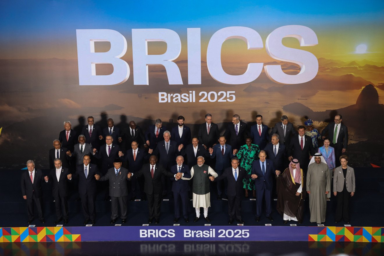 Rio de Janeiro (RJ), 07/07/2025 - O presidente do Brasil, Luiz Inácio Lula da Silva e autoridades dos países-membros e convidados do BRICS durante foto oficial, no Museu da Arte Moderna do Rio de Janeiro (MAM-RJ). Foto: Tomaz Silva/Agência Brasil