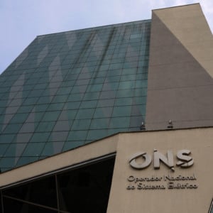 Edifício sede e logotipo do Operador Nacional do Sistema Elétrico (ONS) no Rio.