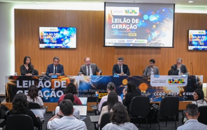 Ministro Alexandre Silveira fala após acompanhar LRCap na CCEE em São Paulo.